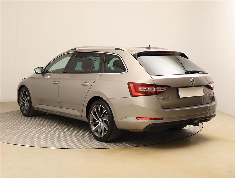 Škoda Superb (2018) Laurin&Klement 2.0 TDI, 4X4 - fotka 4 z 28