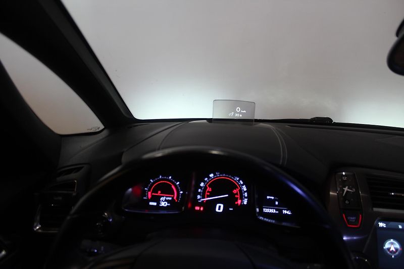 Citroën DS5 (2013) 2.0HDI Automat 120kW Navi ČR - fotka 29 z 36