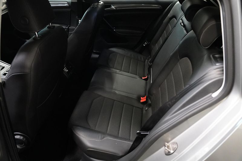 Volkswagen Golf - fotka 26 z 27