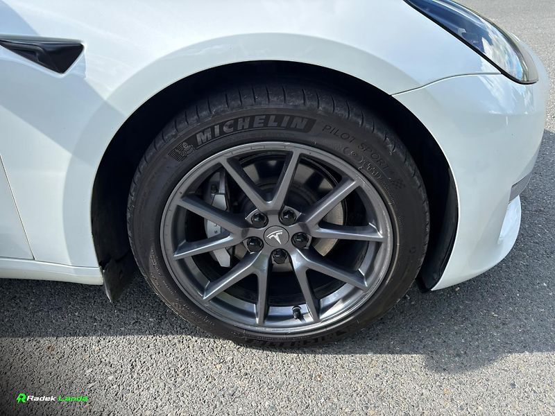 Tesla Model 3 (2023) AWD, Tažné, Neplátce - fotka 10 z 13