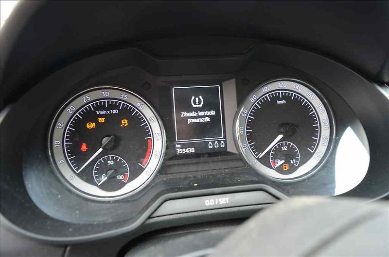 Škoda Octavia (2017) COMBI III. 1,6 TDI - fotka 9 z 26