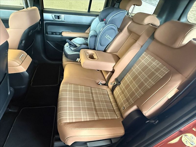 Hyundai Santa Fe 1,6 TGDI PHEV 4WD COMFORT - fotka 11 z 20