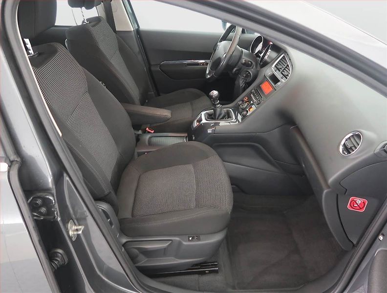 Peugeot 5008 (2010) 2.0 HDI, Tempomat - fotka 9 z 14