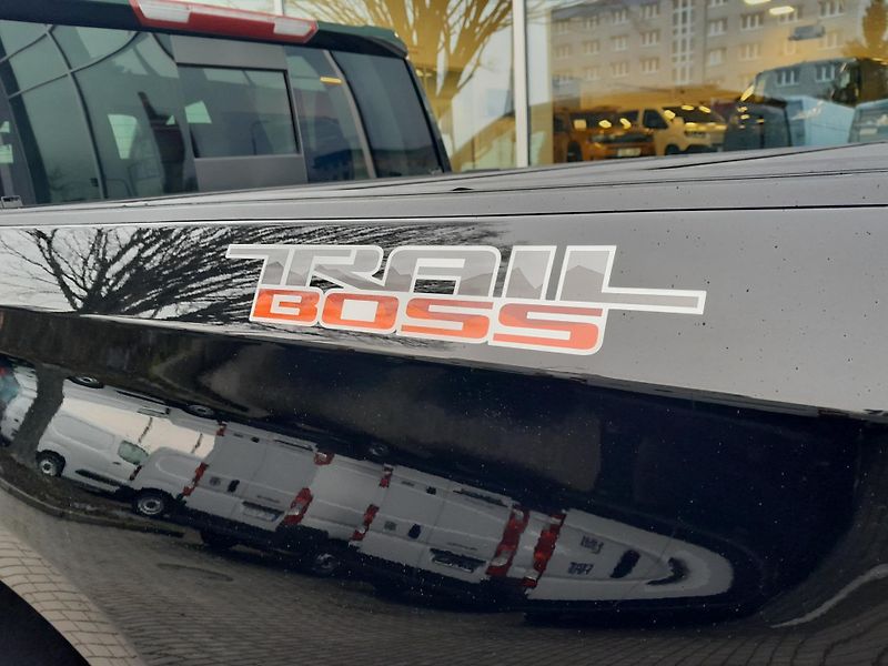 Chevrolet Silverado (2026) 6,2 V8 Trail Boss Z71 - fotka 11 z 45