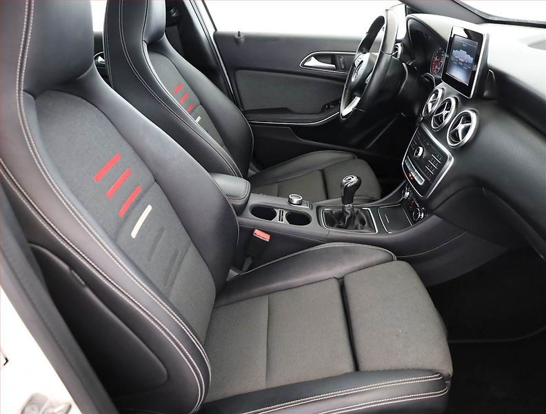 Mercedes-Benz Třídy A (2017) Style A 180 d, Kůže, Navi - fotka 7 z 20