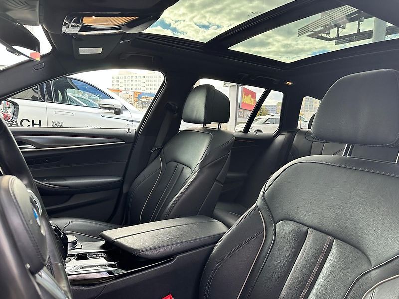 BMW Řada 5 540D xDrive Executive Pro LASE - fotka 18 z 24