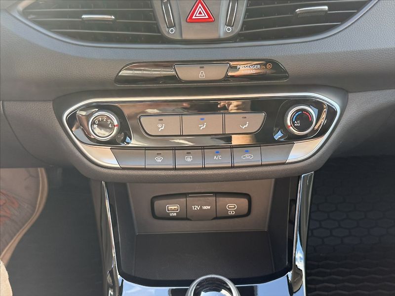 Hyundai i30 1,5 T-GDI 103kW DCT Family - fotka 16 z 23