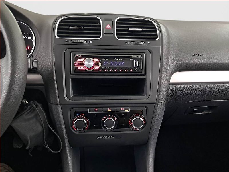 Volkswagen Golf (2012) 1.6 TDI, Tempomat - fotka 12 z 16