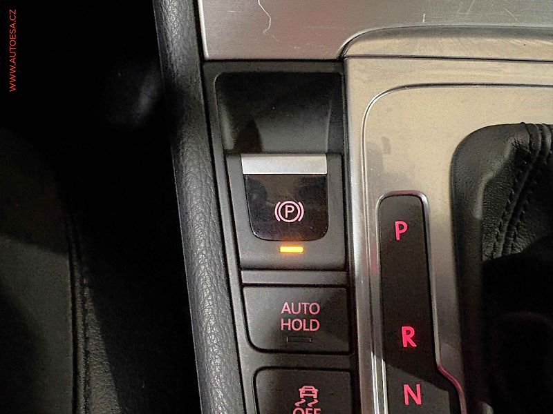 Volkswagen Passat (2013) 2.0TDi 4x4, ČR, Highline, DSG - fotka 16 z 16