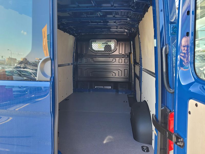 Volkswagen Crafter (2026) skříň 35 130kW 8AU FWD SR - fotka 5 z 9