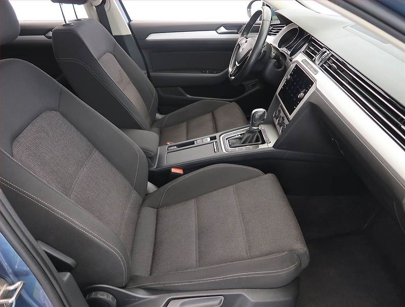 Volkswagen Passat (2018) 2.0 TDI, 4X4, Automat - fotka 9 z 20