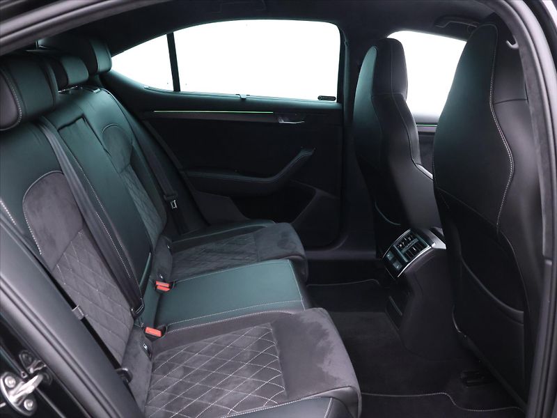 Škoda Superb 2,0 TDI DSG 4x4 Sportline DPH - fotka 13 z 36