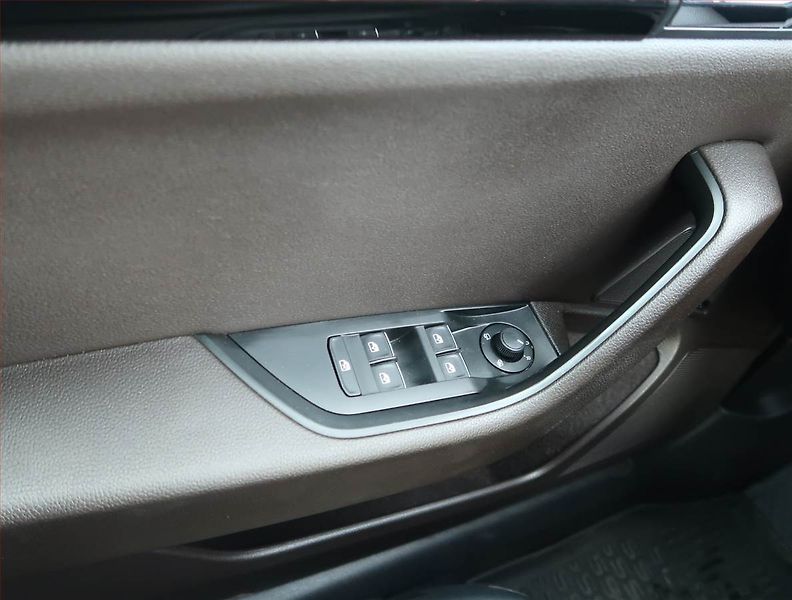 Škoda Superb (2016) Laurin&Klement 2.0 TDI - fotka 17 z 17
