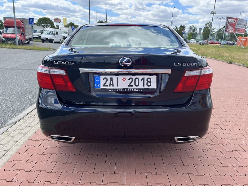 Lexus LS 600h 5.0 V8 Hybrid 1.Majitel ČR - fotka 6 z 38