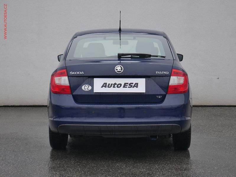 Škoda Rapid (2013) 1.2 TSi, ČR, Fresh, park - fotka 5 z 17