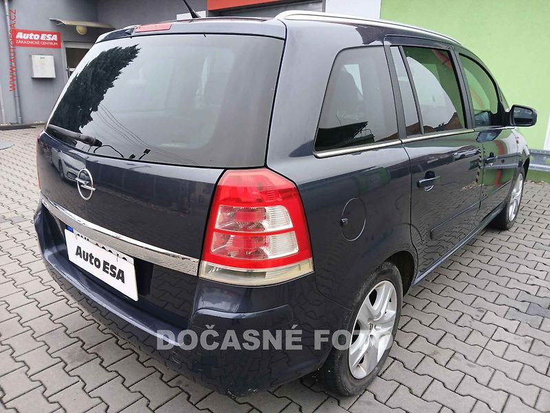 Opel Zafira (2010) 1.8i 16V, 1.maj - fotka 2 z 3