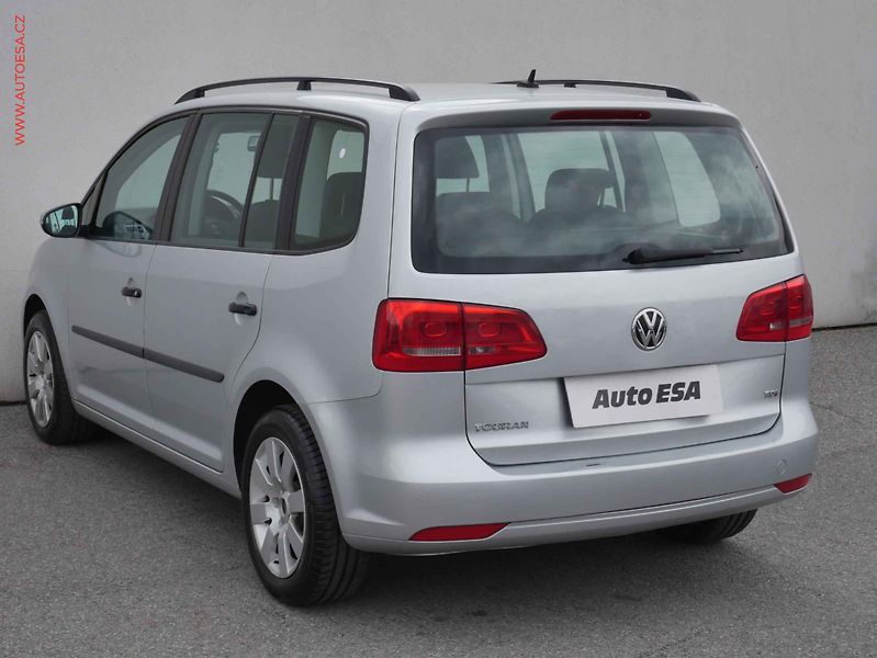Volkswagen Touran (2011) 1.6TDi, ČR, autoAC - fotka 6 z 13