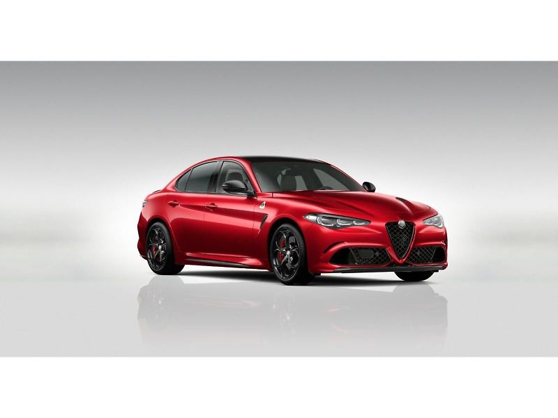 Alfa Romeo Giulia (2026) 2.9 V6 BiTurbo 520k QV Carbon - fotka 1 z 6