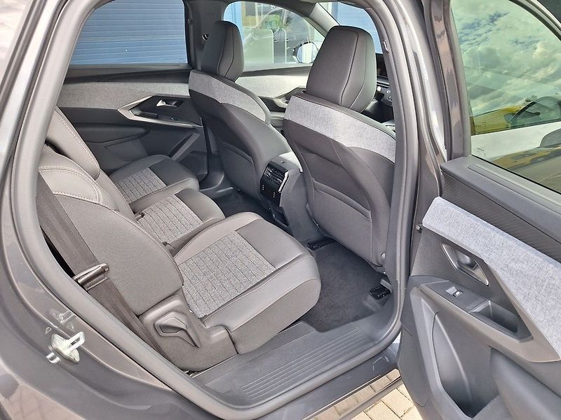 Peugeot 5008 (2026) BUSINESS Hybrid 145 e-DCS - fotka 11 z 16