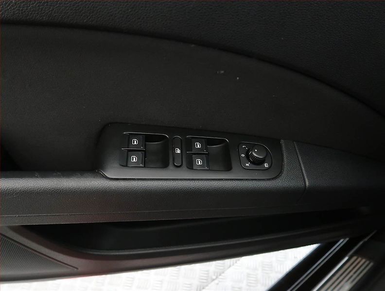 Škoda Superb (2014) 2.0 TDI, Navi, Xenony - fotka 26 z 26