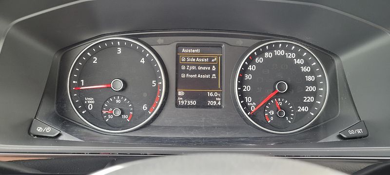 Volkswagen Multivan (2017) T6 2,0TDi 150kW DSG 4×4 7.mist - fotka 28 z 51