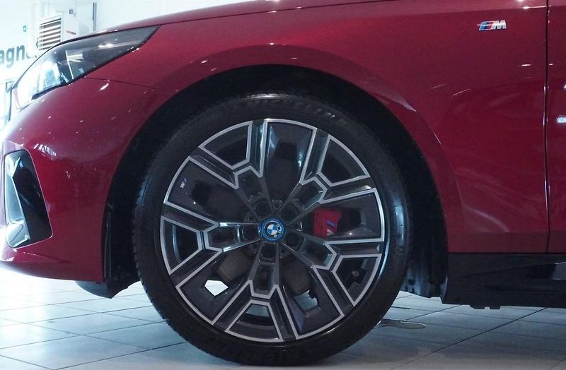 BMW i5 eDrive40 Touring M 360k Tažné - fotka 13 z 13