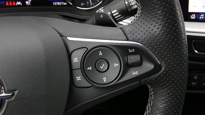 Opel Insignia ST 2,0 T 4x4 GSi - fotka 12 z 27