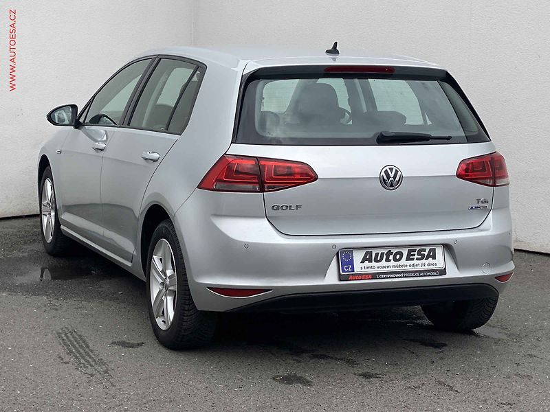 Volkswagen Golf (2017) 1.4 TGi, ČR, Highline - fotka 6 z 17