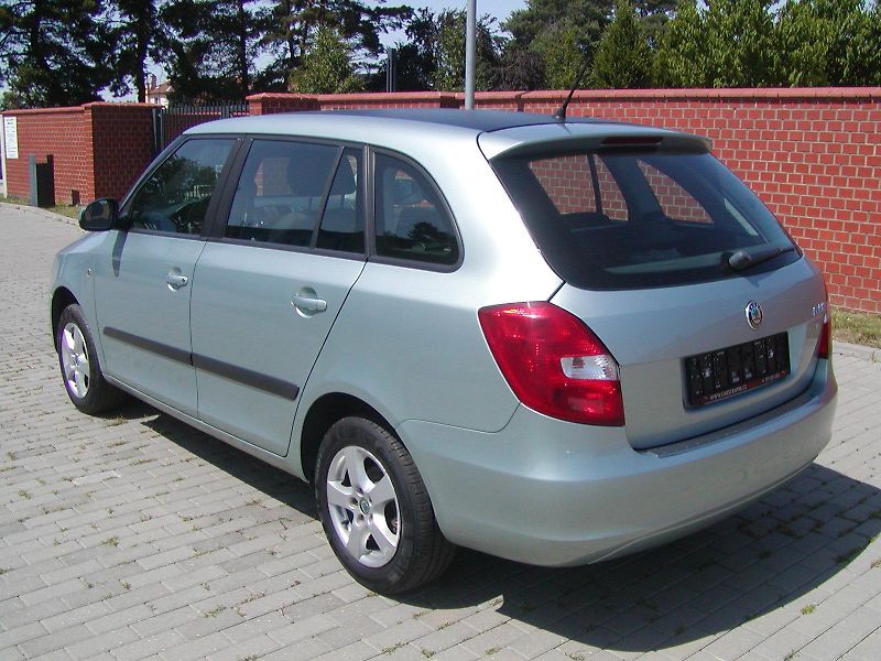 Škoda Fabia (2012) 1.6TDi,AMBIENTE, CLIMATRONIC!! - fotka 2 z 33