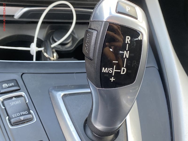 BMW Řada 1 (2018) 2.0d 118d, AT, navi, AC - fotka 14 z 16