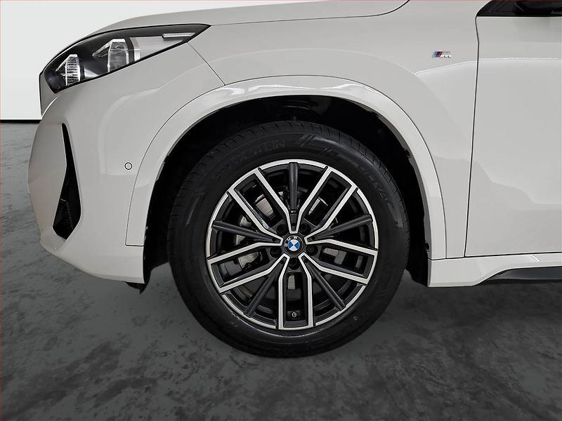 BMW X1 (2024) sDrive18i - fotka 15 z 19