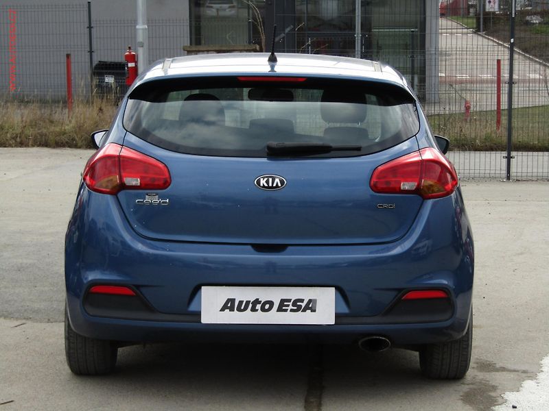 Kia Ceed (2012) 1.4 CRDi, ČR, AC, +kola - fotka 5 z 16