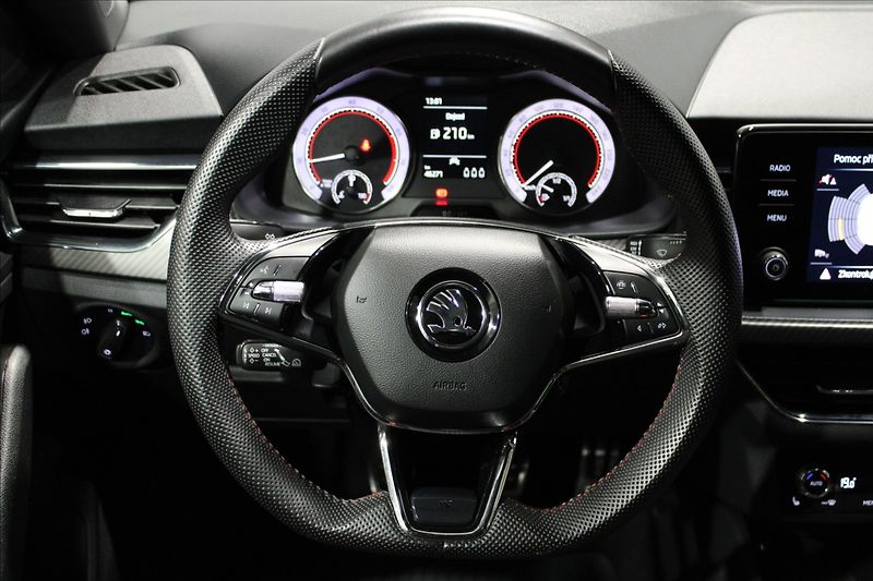 Škoda Kamiq 1,5 TSI 110kw MC 1.maj CZ - fotka 21 z 32