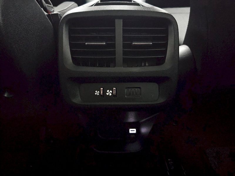 Toyota ProAce City Verso (2025) L2 1.2T 110k FAMILY 7S LONG - fotka 16 z 20
