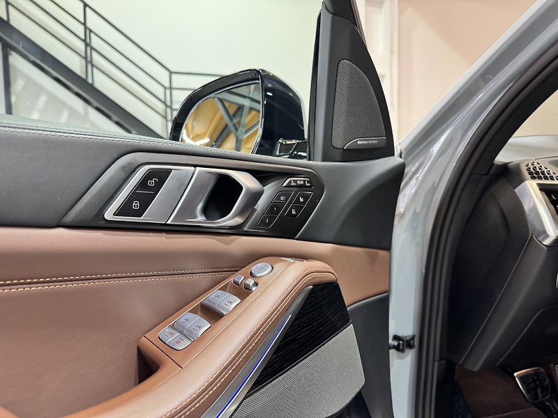 BMW X7 (2024) xDrive 40d mHEV A/T - fotka 12 z 18