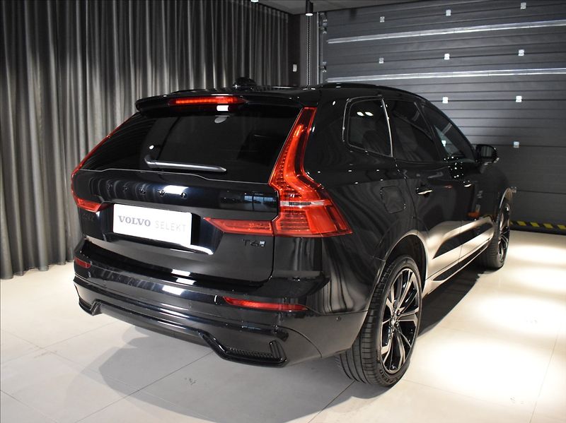 Volvo XC60 2,0 T6 AWD PLUS Black Edition - fotka 4 z 26