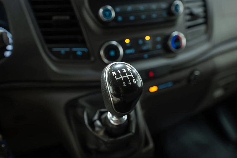Ford Transit Custom L2 2.0 77 kW - fotka 14 z 32
