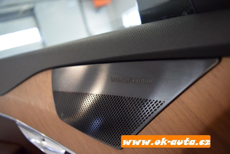 Volvo XC90 2.0 B5 AWD 7 MÍST KAMERA 360°  - fotka 45 z 71