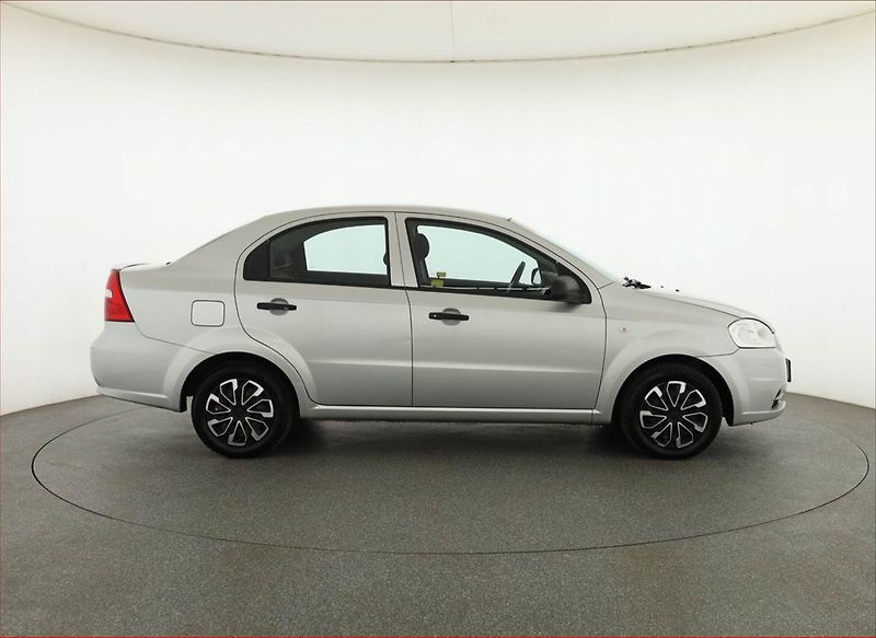Chevrolet Aveo (2010) 1.2 i 16V, Serv.kniha, Klima - fotka 6 z 11