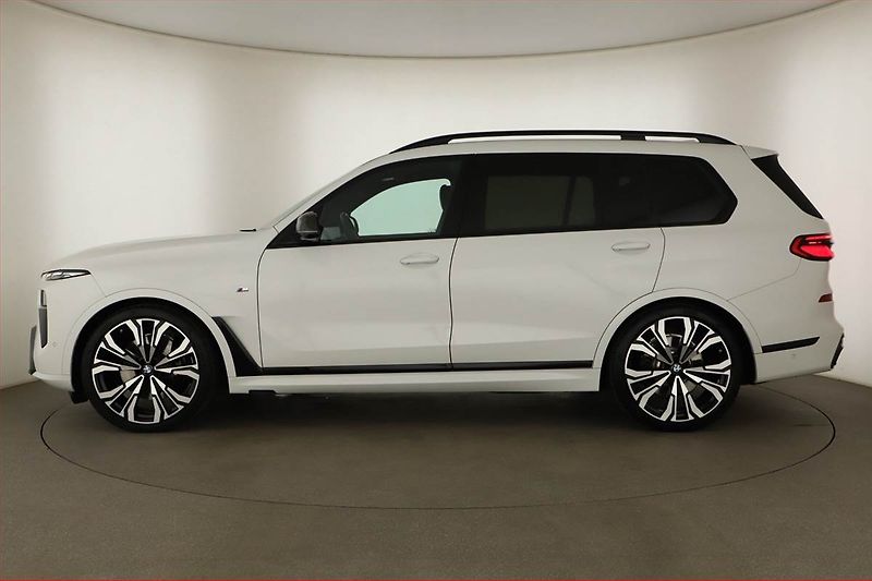 BMW X7 (2024) xDrive40i, 7 míst, Tažné - fotka 3 z 20