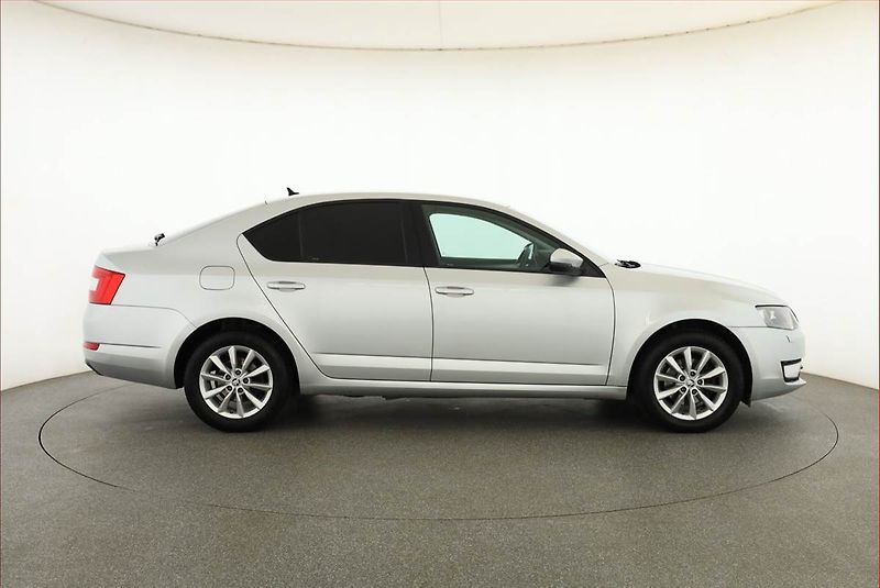 Škoda Octavia (2015) 2.0 TDI, 4X4, Serv.kniha - fotka 6 z 20