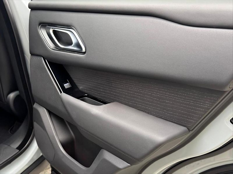 Land Rover Range Rover Velar 2,0 D200 DYNAMIC SE AWD - fotka 30 z 33