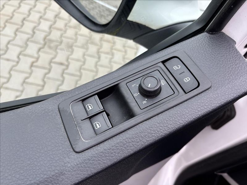 Volkswagen Transporter 2,0 TDi 110 kW - fotka 17 z 26