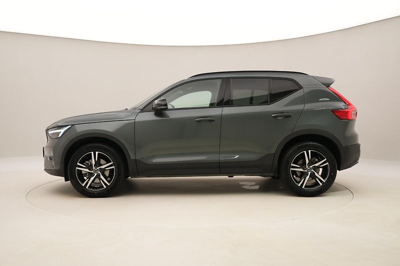 Volvo XC40 B3 DARK PLUS AUT CZ - fotka 10 z 56