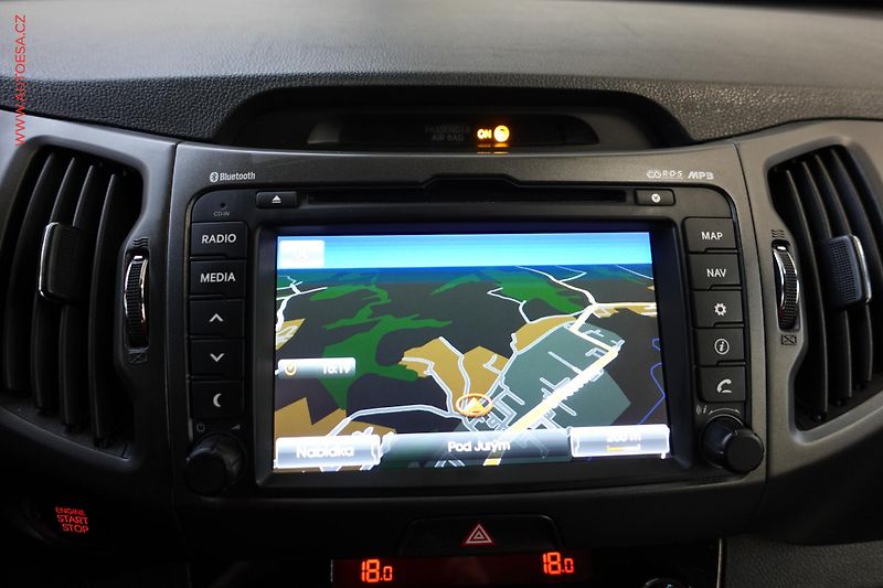 Kia Sportage (2014) 2.0CRDi 4x4, Xenon, navi - fotka 18 z 22