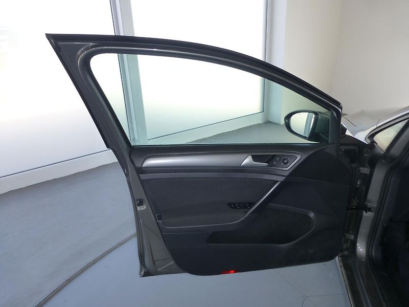 Volkswagen Golf (2014) 1,6TDI*NAVI*DIGI**ALU**PARK.S - fotka 9 z 24