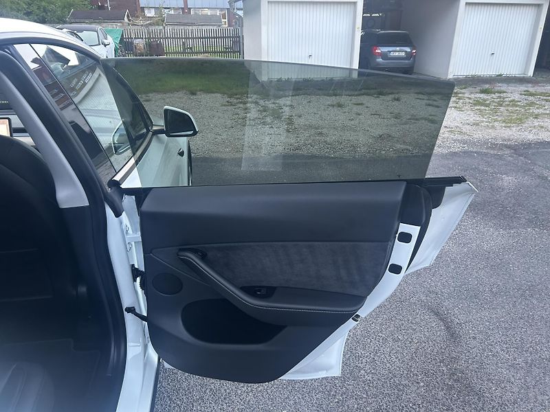 Tesla Model Y ZAMLUVENO ! TZ 94% - fotka 41 z 47