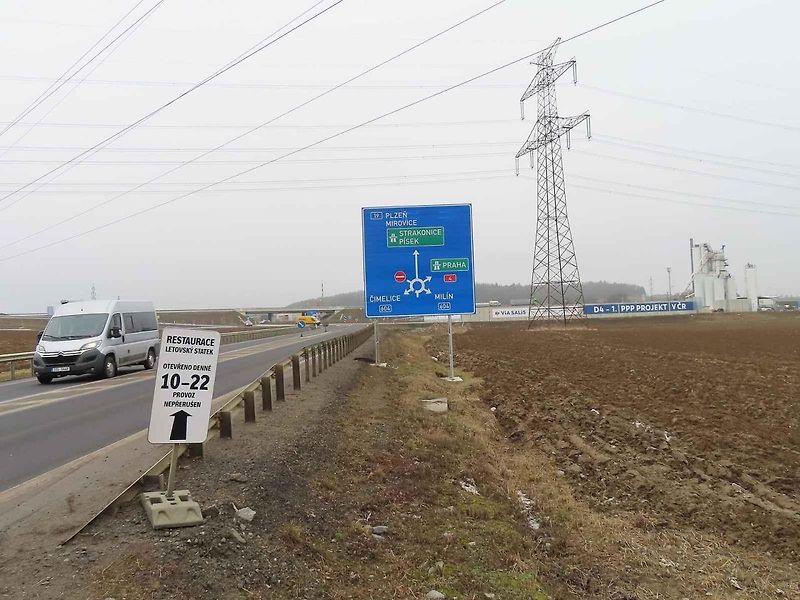 Dvě protilehlé odpočívky mezi sjezdy na Mirotice a Lety patří mezi nejmodernější a největší. Čerpačky jsou prý i technologicky nejvyspělejší v Čechách.
