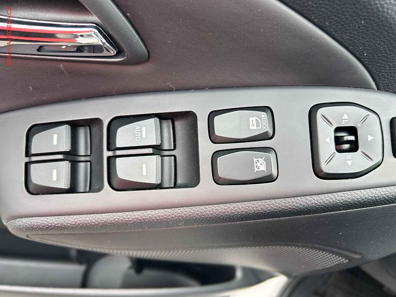 Hyundai ix35 (2011) 2.0 GDi AC, výhřev - fotka 11 z 17