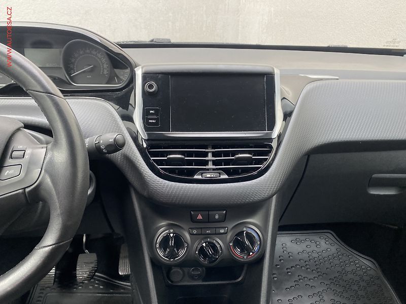 Peugeot 2008 (2018) 1.2 PT, ČR, Active, +kola - fotka 12 z 16